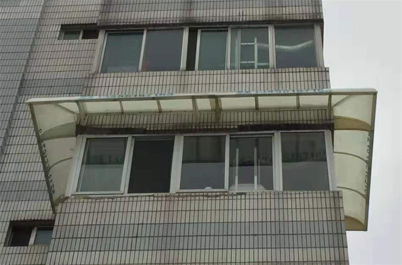 如何解決鋼結(jié)構(gòu)雨棚的漏水問題？